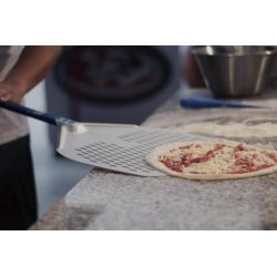 Pala para horno de pizza en aluminio anodizado rectangular perforada de 36cm y mango de 150cm